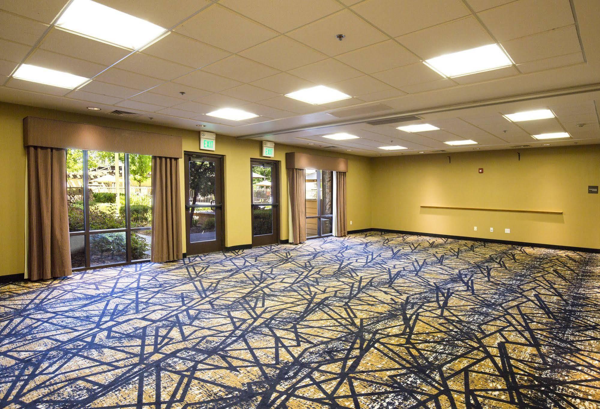 Hampton Inn & Suites Windsor-Sonoma Wine Country Exterior photo