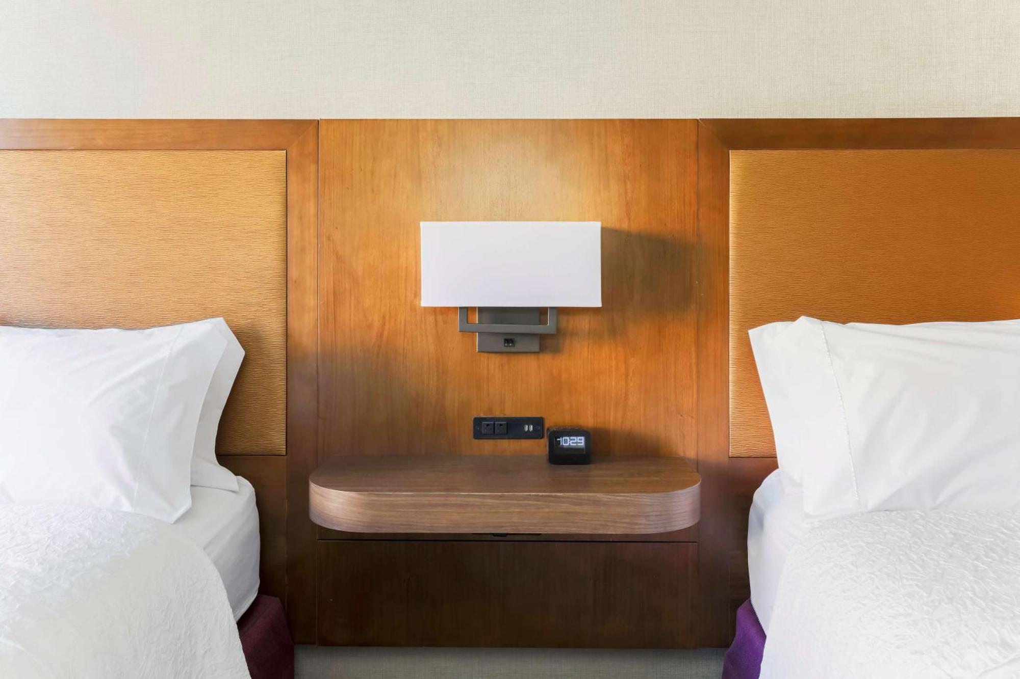 Hampton Inn & Suites Windsor-Sonoma Wine Country Exterior photo